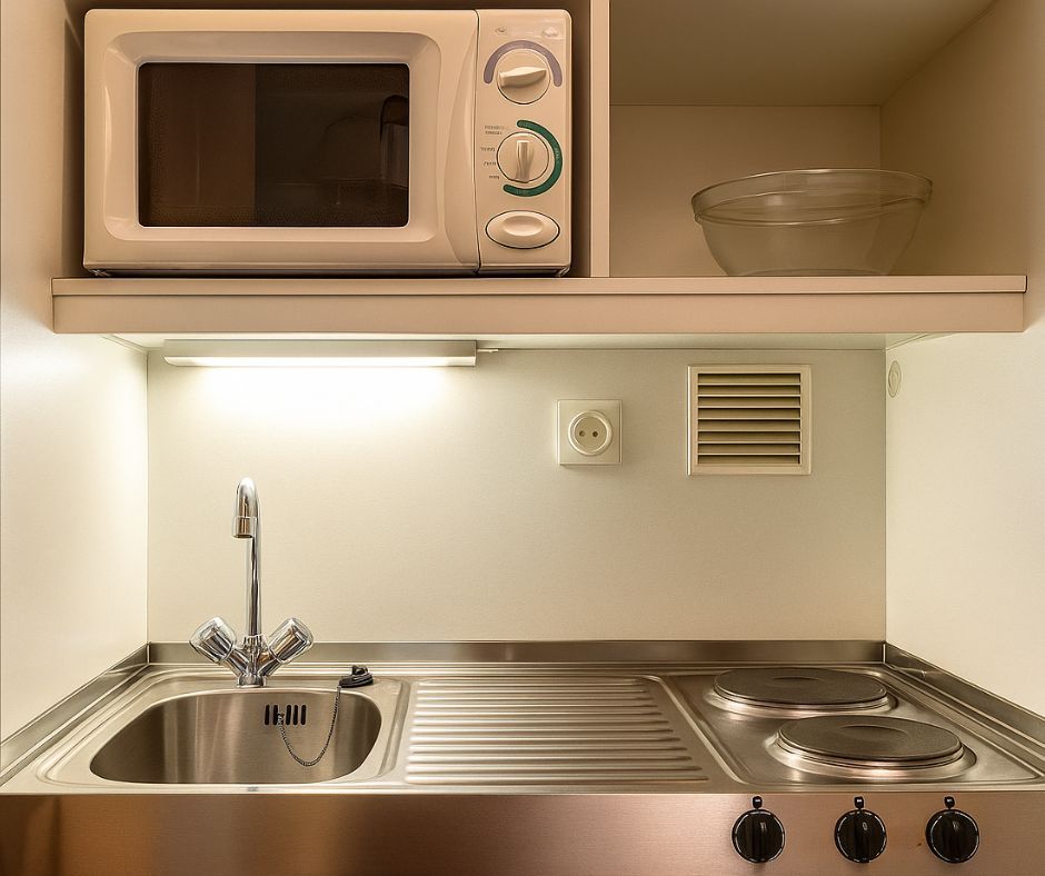 Twice the Comfort: Twin Room with Kitchenette in Frankfurt’s Ostend