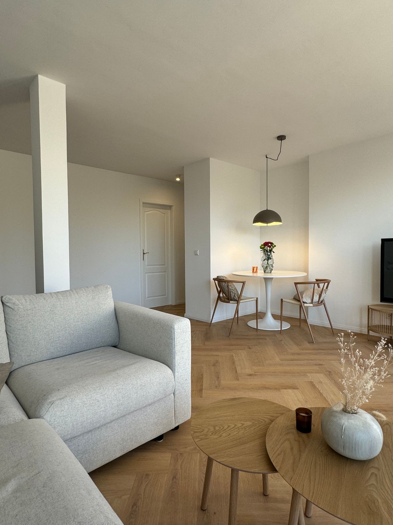 Fantastic 2-room apartment in Berlin Friedenau - flooded with light, stylishly furnished and with terrace