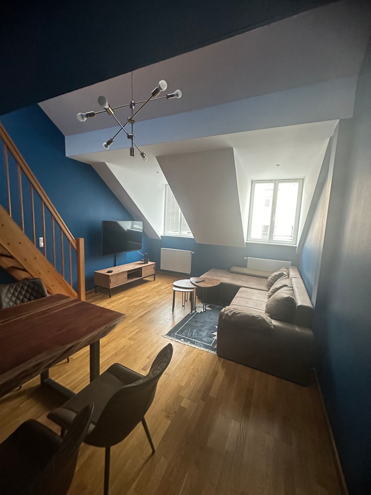 Beautiful, fully furnished 2.5-room apartment for sublet, shared flat possible.