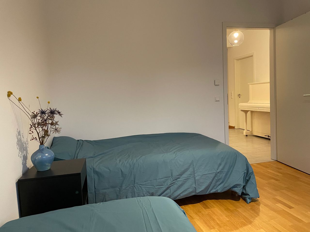 Beautiful modern 4 Room (2 bedrooms, living room, and office) flat in the historic Viktoria Quartier (Kreuzberg / Bergmannkiez)