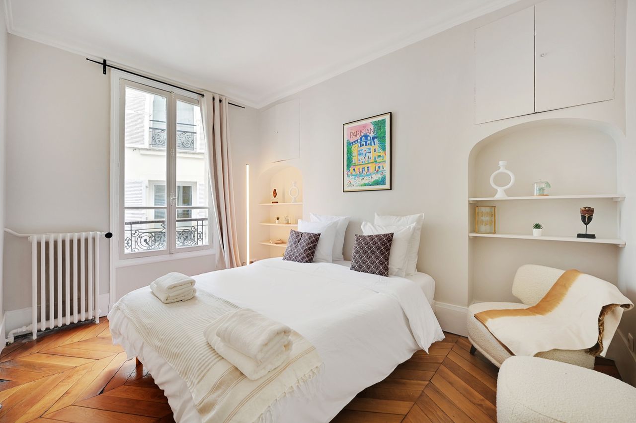 Spacious 1-bedroom apartment near the Arc de Triomphe