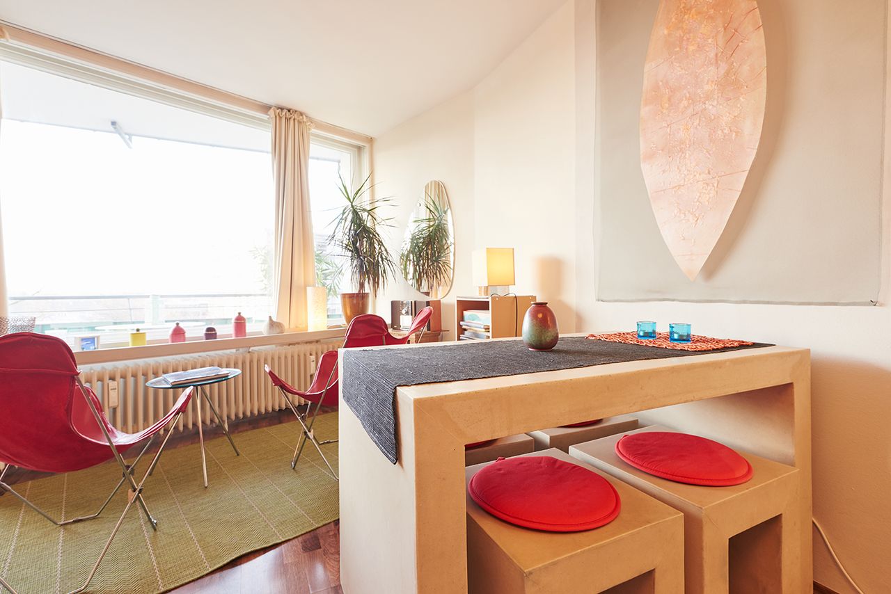 Beautiful suite in Düsseldorf with view over the park and garage for small car