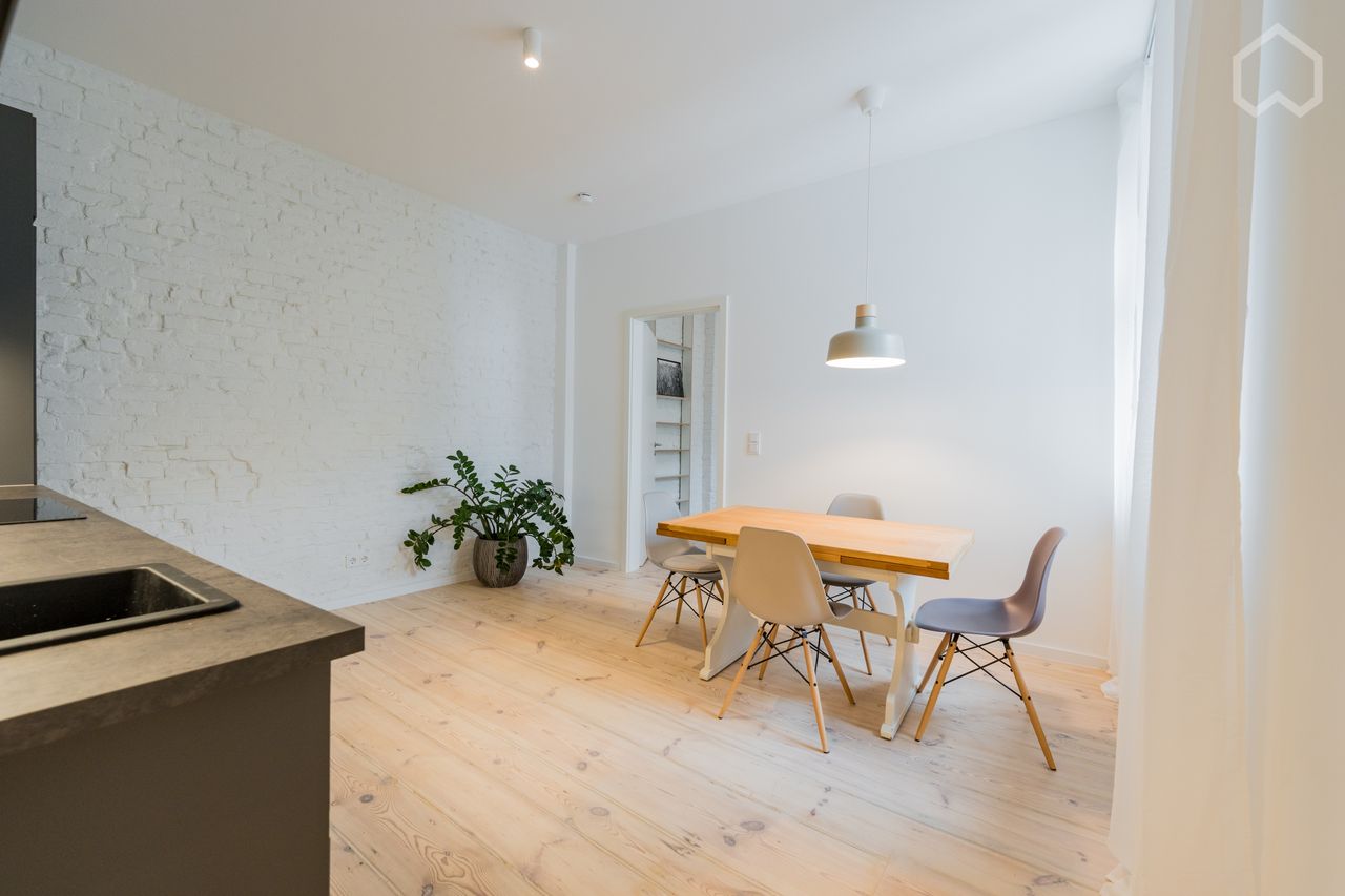 Beautiful, quiet & bright 2-room apartment centrally located in Neukölln