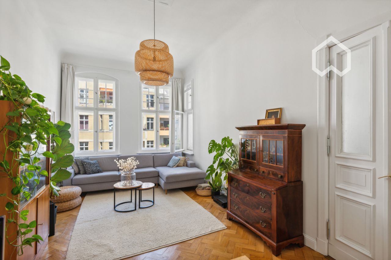 Gorgeous old apartment in the Bavarian Quarter (July 17th- Aug 21st)
