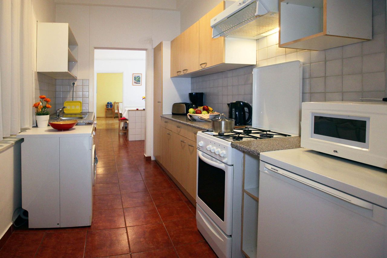 Fully equipped & well located apartment