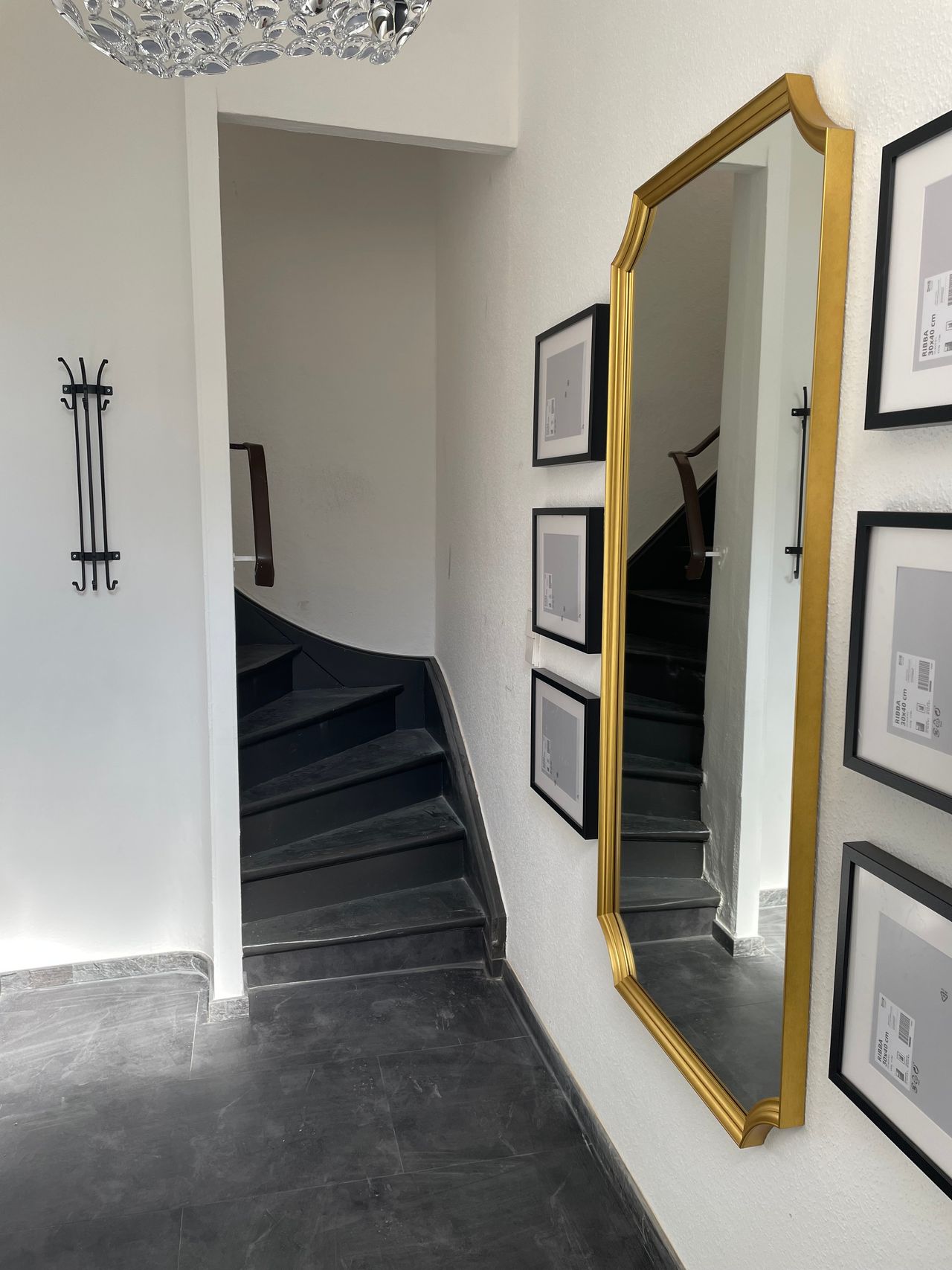 High-quality furnished terrace flat with private garden
