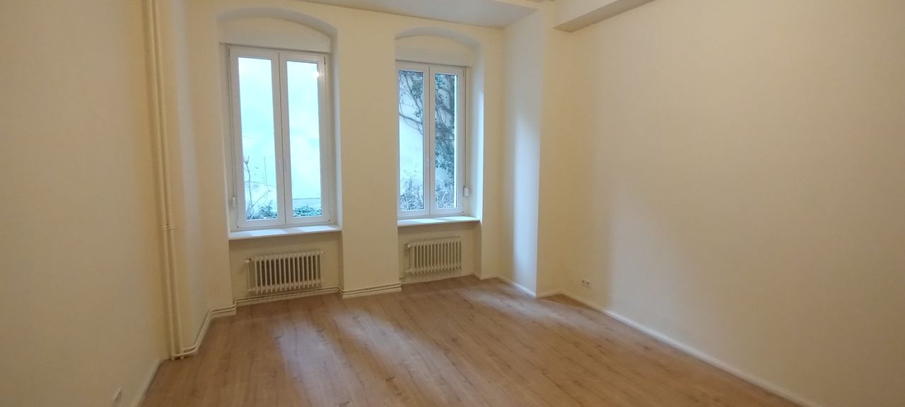 Beautiful partially furnished Altbau welcomes you to a peaceful oasis in the heart of Berlin