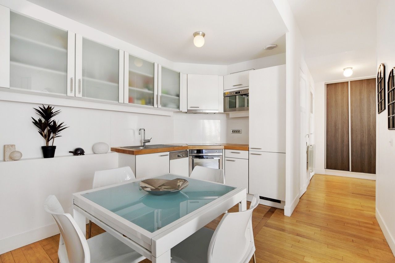 Modern 3-rooms apartment in the heart of the Champs-Élysées