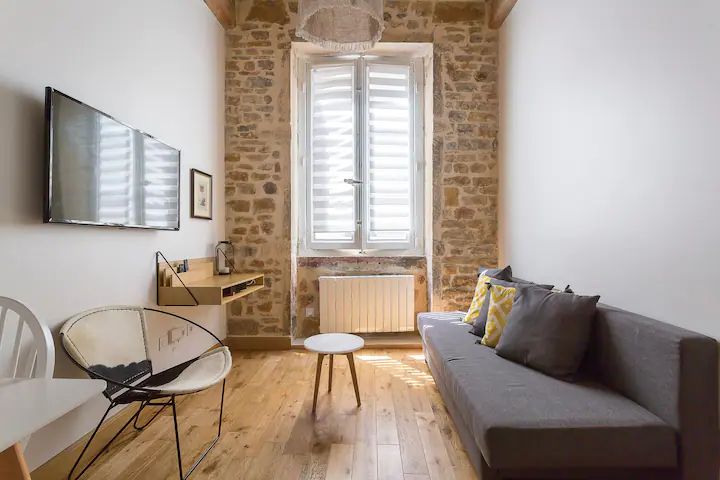 Discover Authentic Lyon at Loft Ainay 3: A Cozy Studio in the Heart of the Antique District