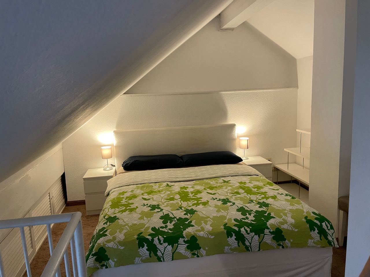 Beautiful furnished apartment with rooftop terrace, includes free parking in underground garage - 20 mins to Centre Munich