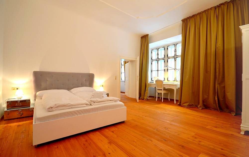 Tastefully furnished short term apartment in the 1st district of Vienna - perfect if you need a very centrally located flat!