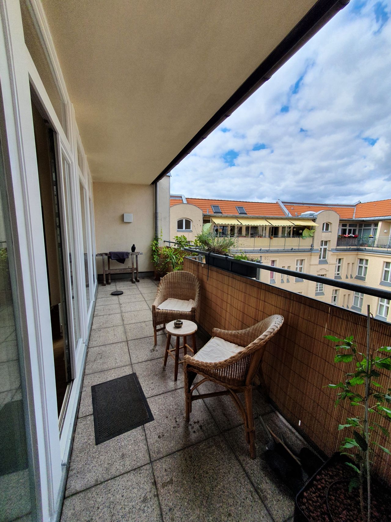 Bright penthouse with cosy terrace in Friedrichshain