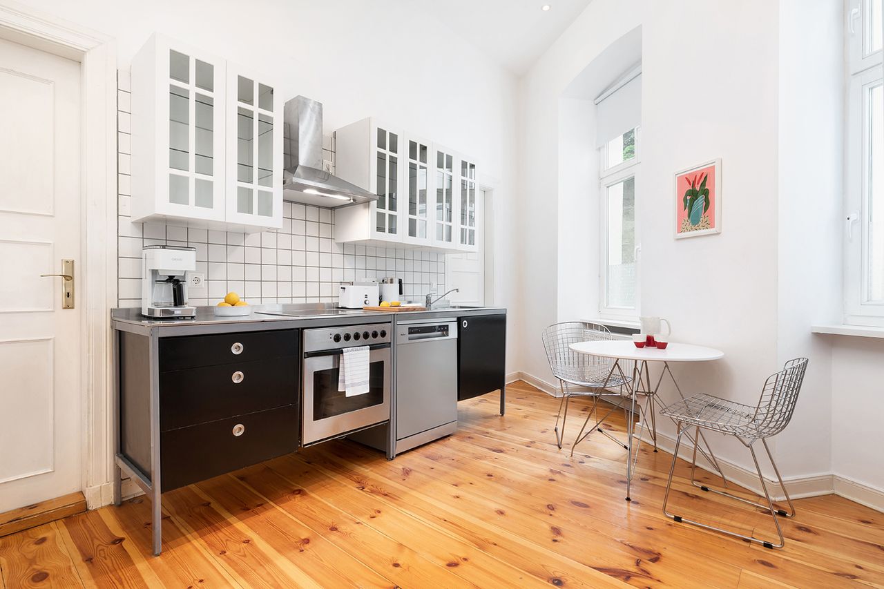 Elegantly furnished and very spacious 2 bedroom apartment in an absolutely superb location in Kollwitzkiez, Prenzlauer Berg