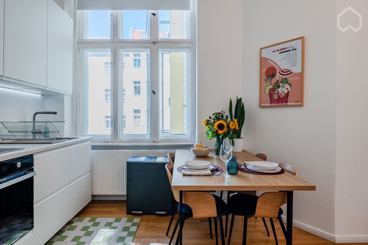 Spacious and Bright 2.5 Room Apartment with Home Office in Prenzlauer Berg, Berlin