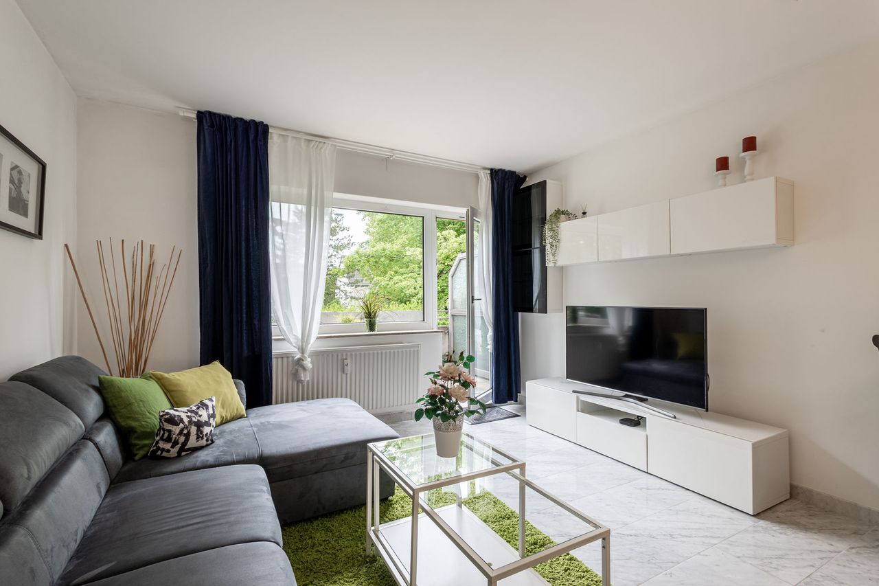 Modern furnished 2-room apartment with balcony and underground parking space in Essen-South