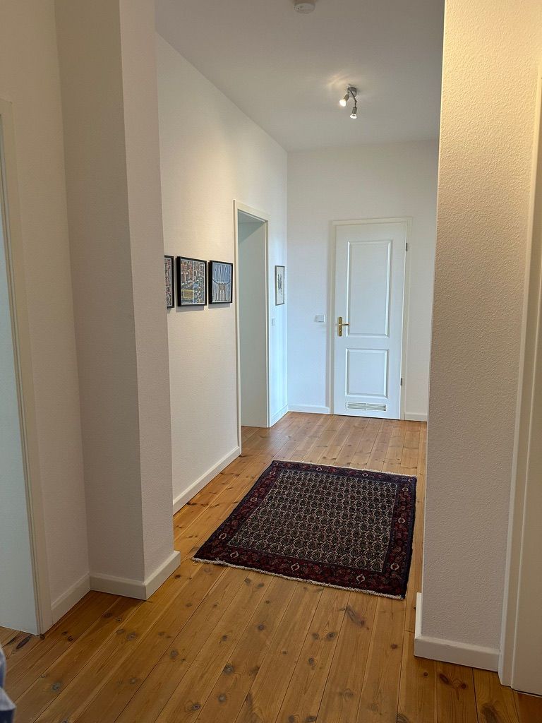 Light-flooded 3 room-apartment with nice view in one of the most beautiful streets of Berlin