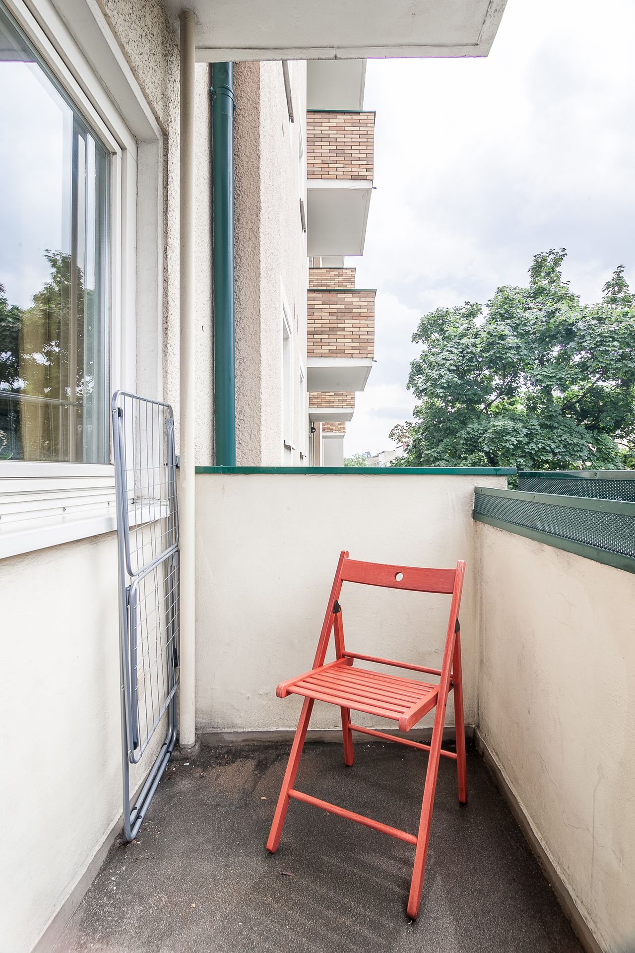 'Sheila': Studio Apartment with balcony in Charlottenburg