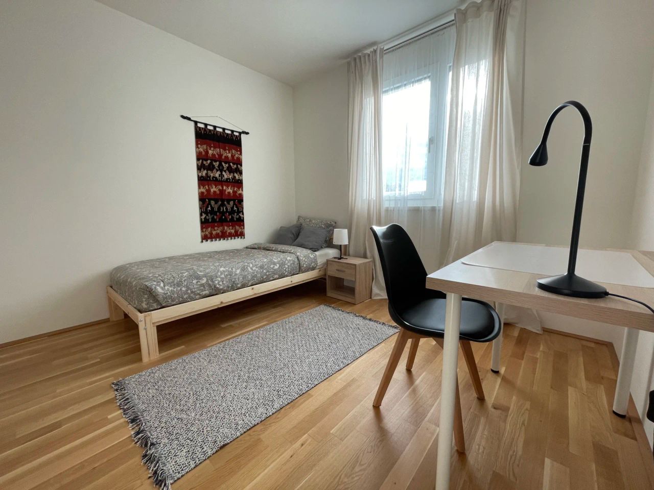 SPACIOUS, BRIGHT AND MODERN THREE BEDROOM APARTMENT IN VIENNA