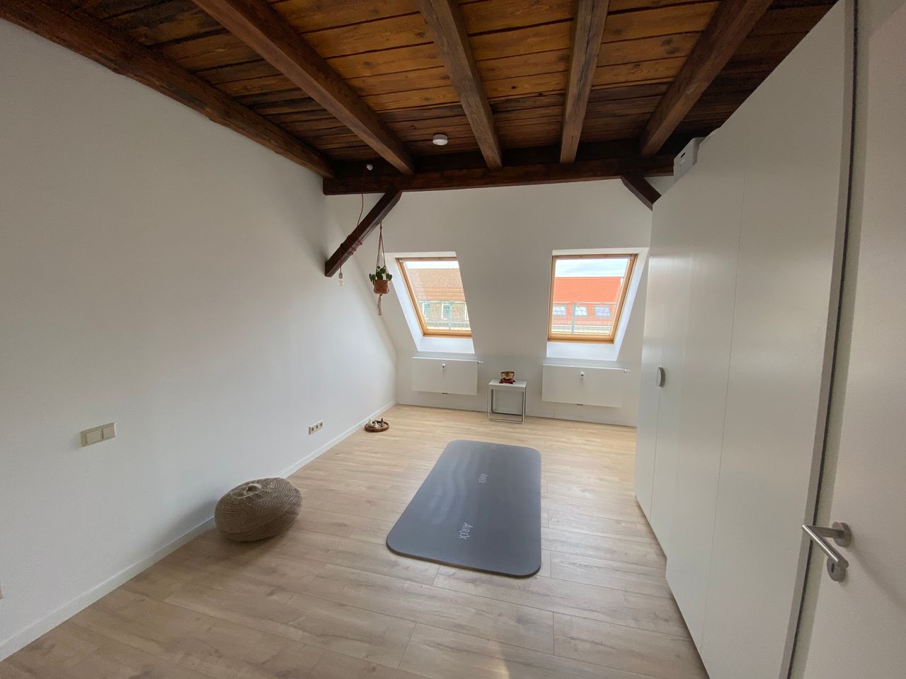 Very bright, loft-like 3-room attic apartment in Möckern