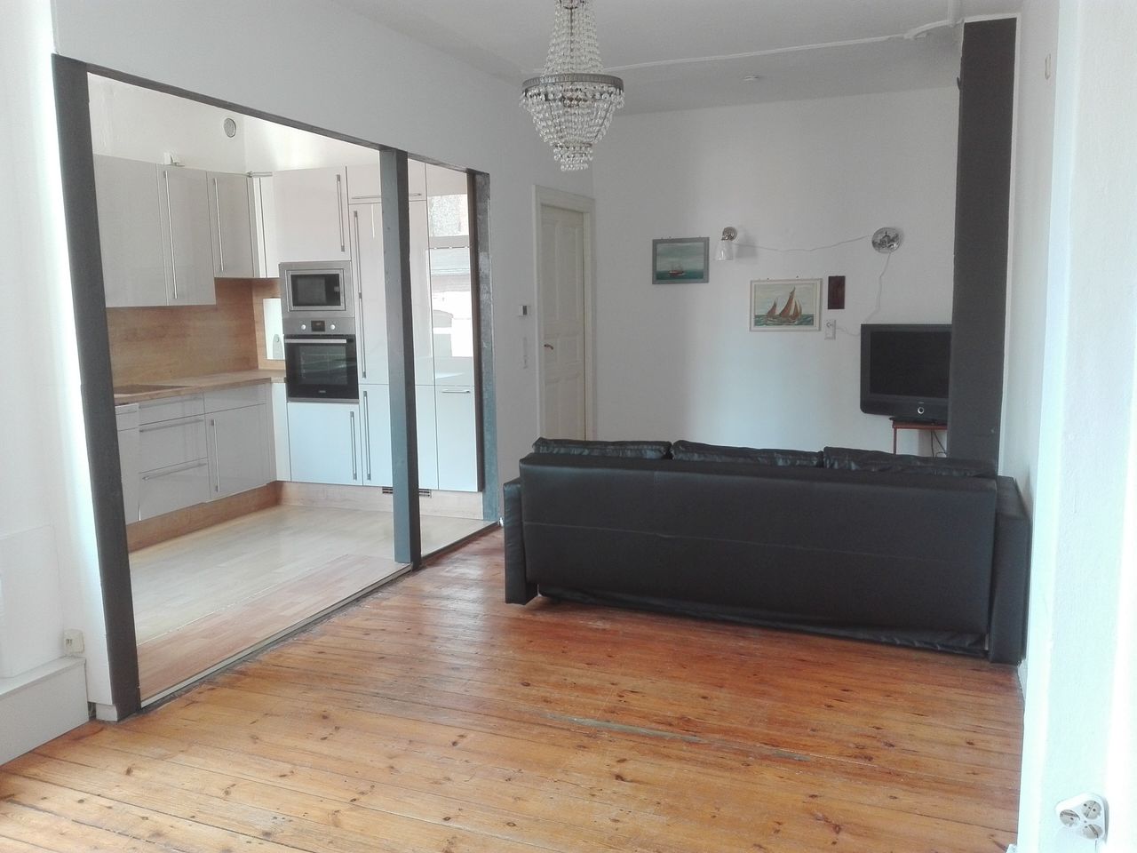 Sunny, quiet 2 room apartment with roof terrace in center of Berlin (Moabit)