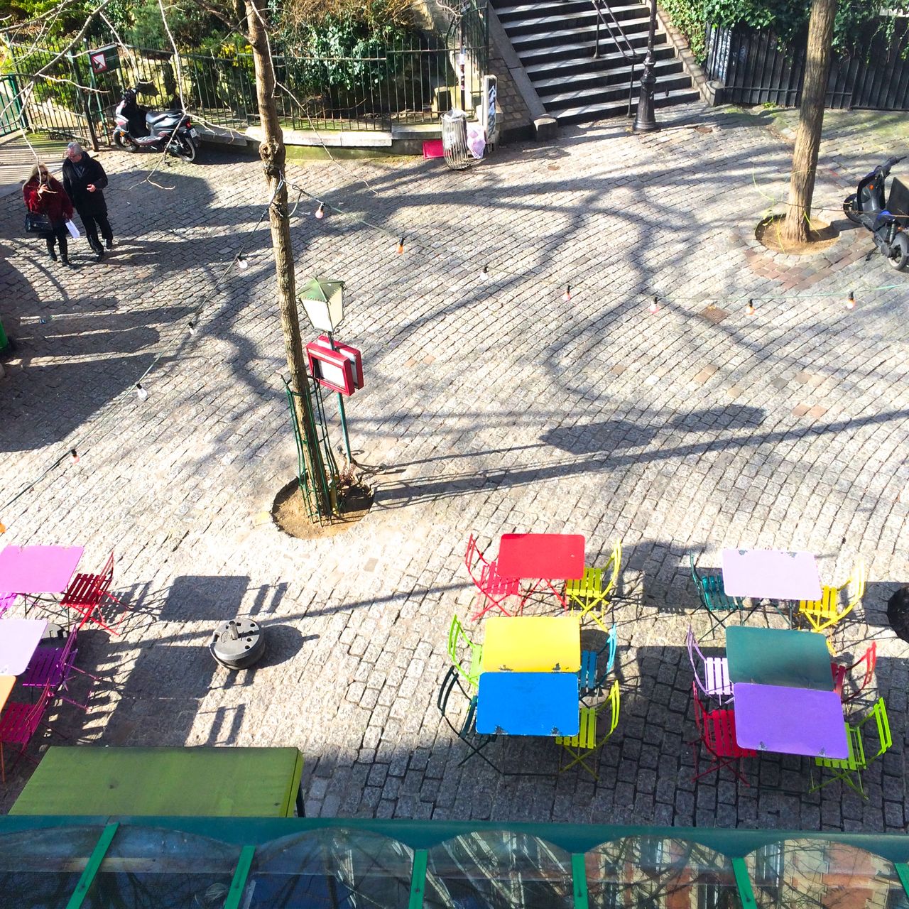 Montmartre: square in front of the Sacré cœur