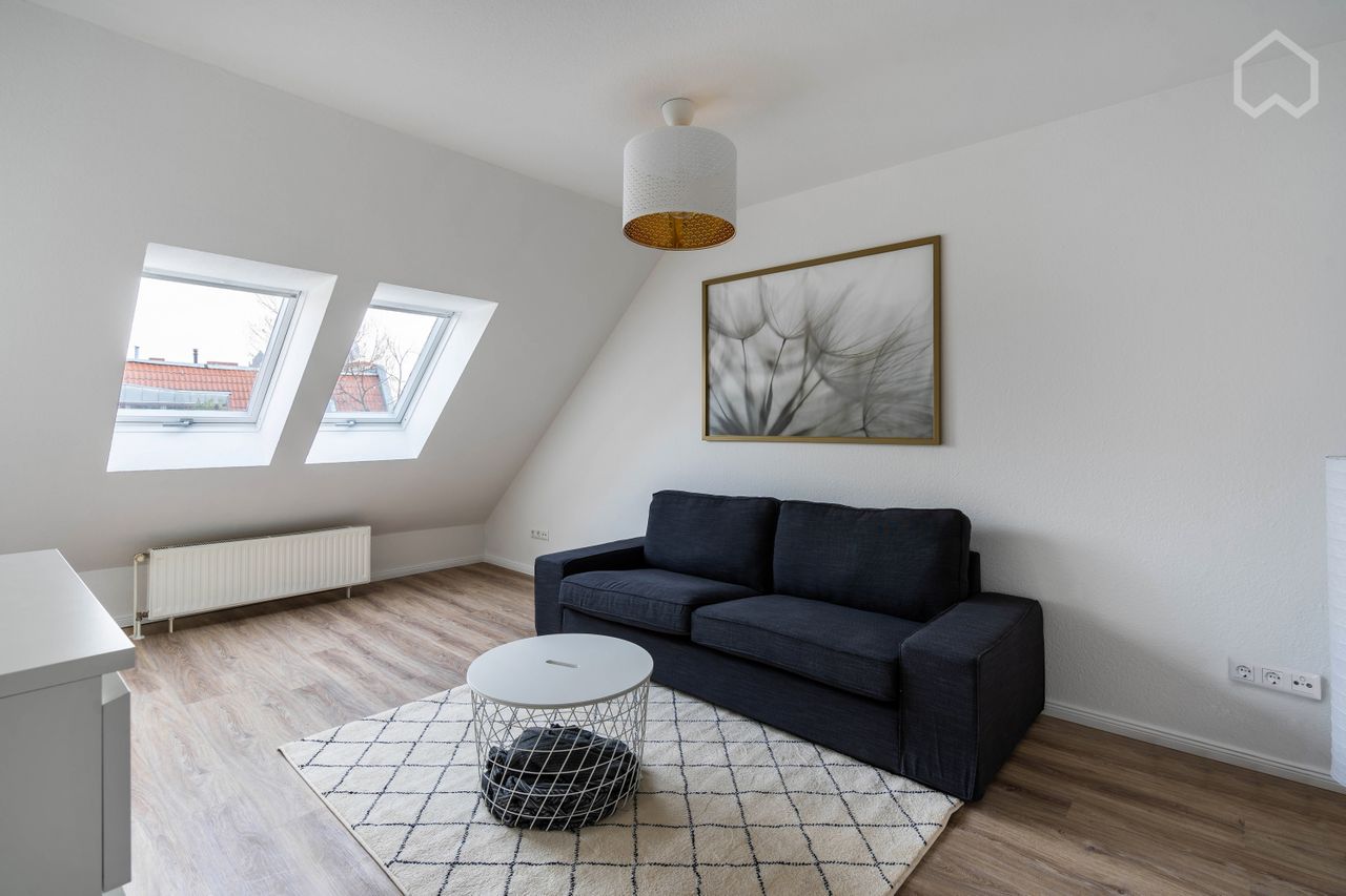 Modern and bright studio apartment in the centre of Neukölln with balcony