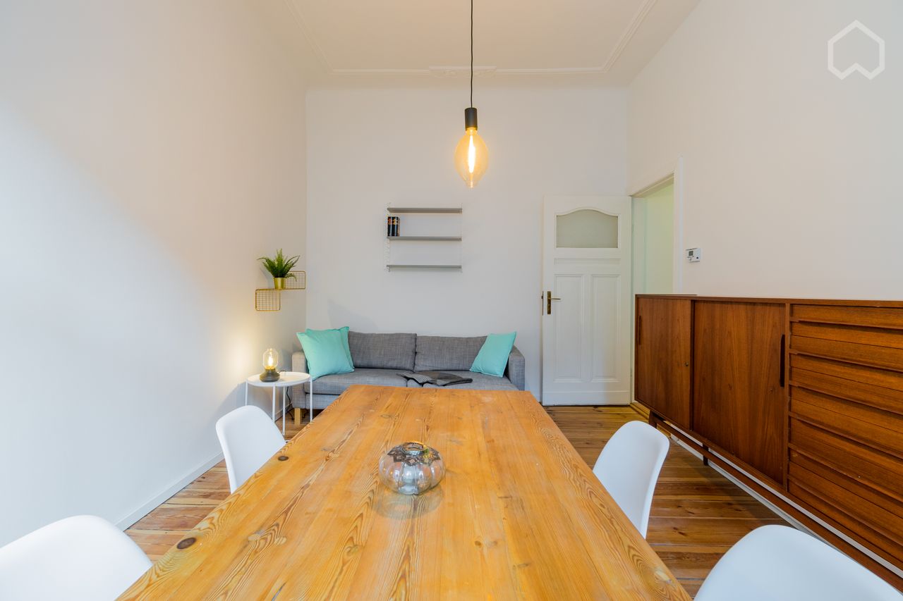 Bright and modern, recently refurbished quiet "Altbau" apartment in Berlin Mitte-Moabit / Westphalian Quarter