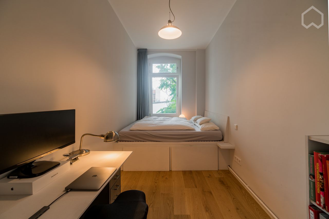 Renovated 3 room apartment (3 bedrooms) in Kreuzberg near Paul-Linke-Ufer