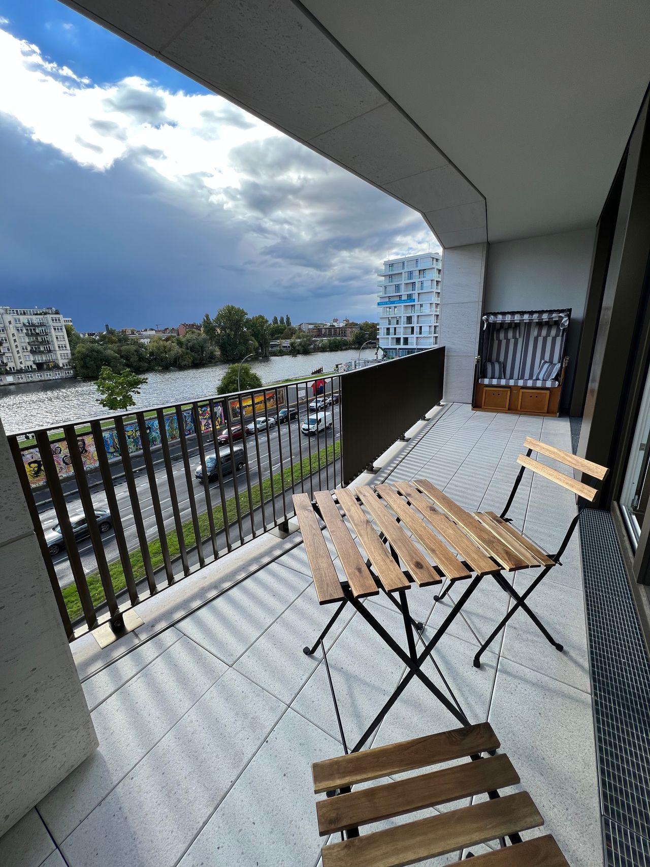 Panorama view *  in Pure Living * view to spree & East Side Gallery * S & U Warschauer *