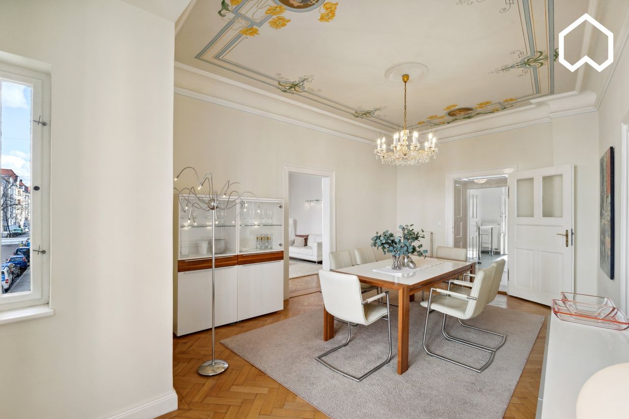 Beautiful luxurious and exclusively furnished 5-room old building flat in Munich- Schwabing/Maxvorstadt
