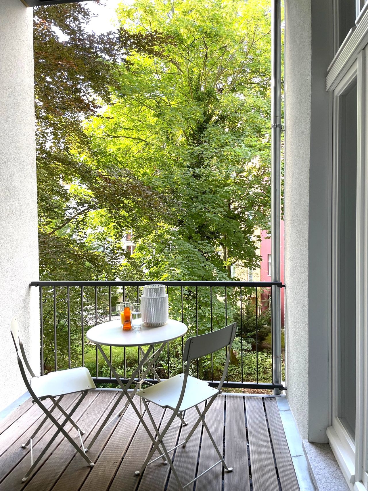 Fashionable, amazing bright, quiet and beautiful 2-room apartment in Tiergarten! 1000mb Wlan!