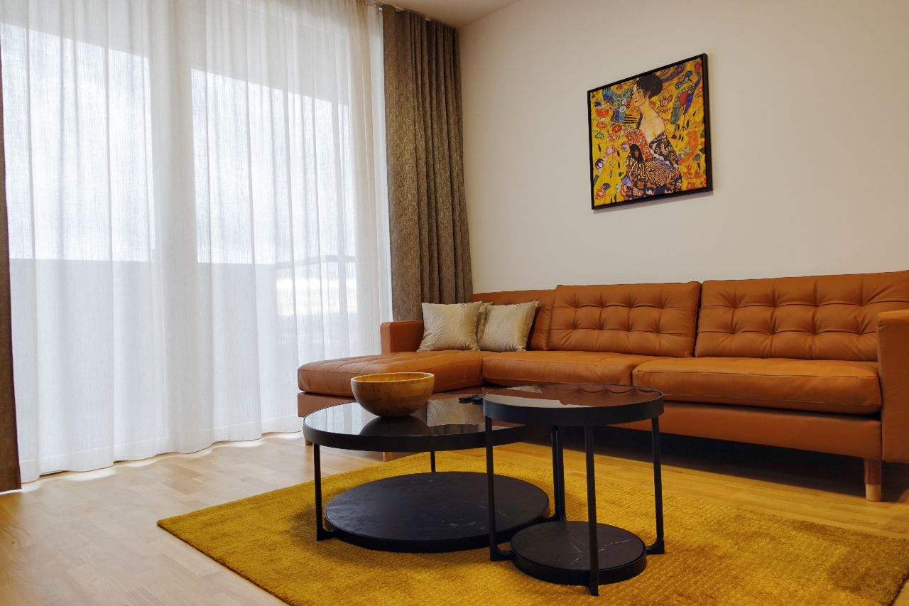 Luxurious 2-bedroom-penthouse-apartment  with large balcony and great views directly over the Daube