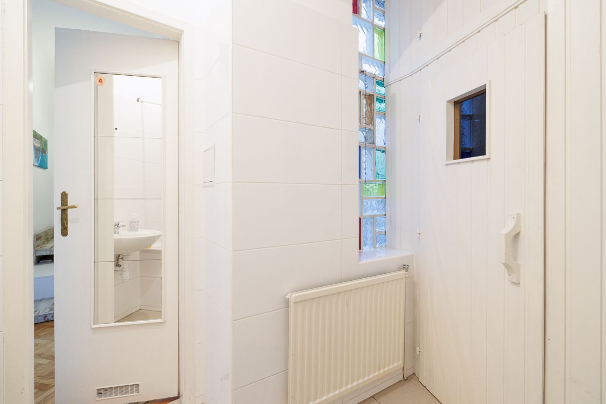 Spacious & charming home with private SAUNA near to the city center , Wien