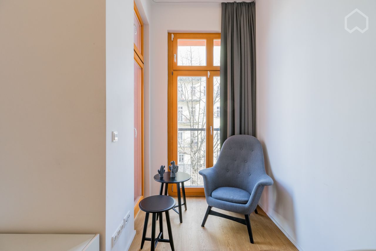 Modern studio apartment with balcony central in Friedrichshain (Berlin)