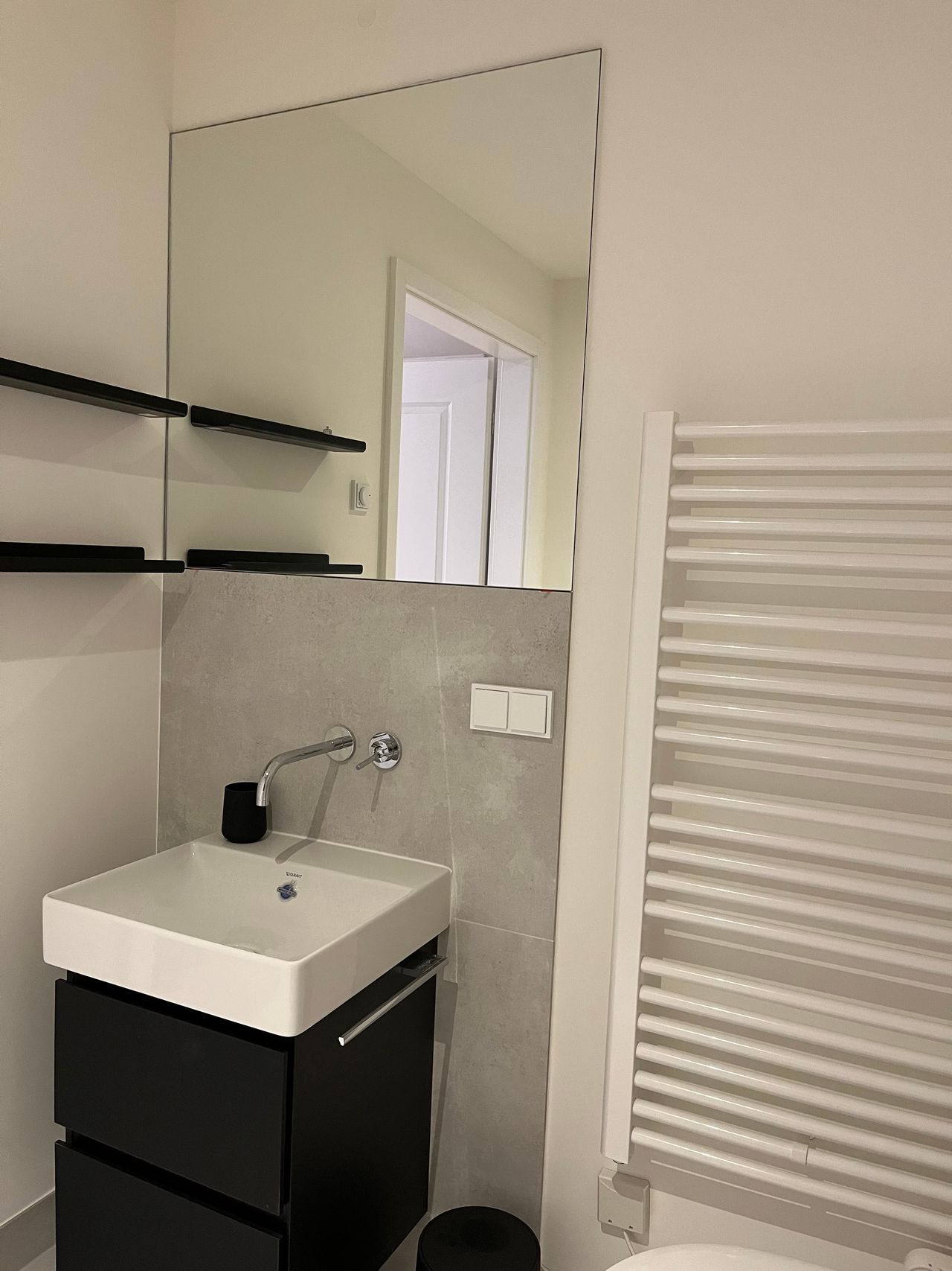 Stylish Designer Apartment with Separate Bedroom & Workspace – Opposite Sanssouci Park