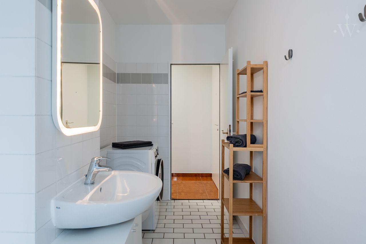 2-room-apartment directly at the "Gleisdreieck-Park"- with a lot of greenery