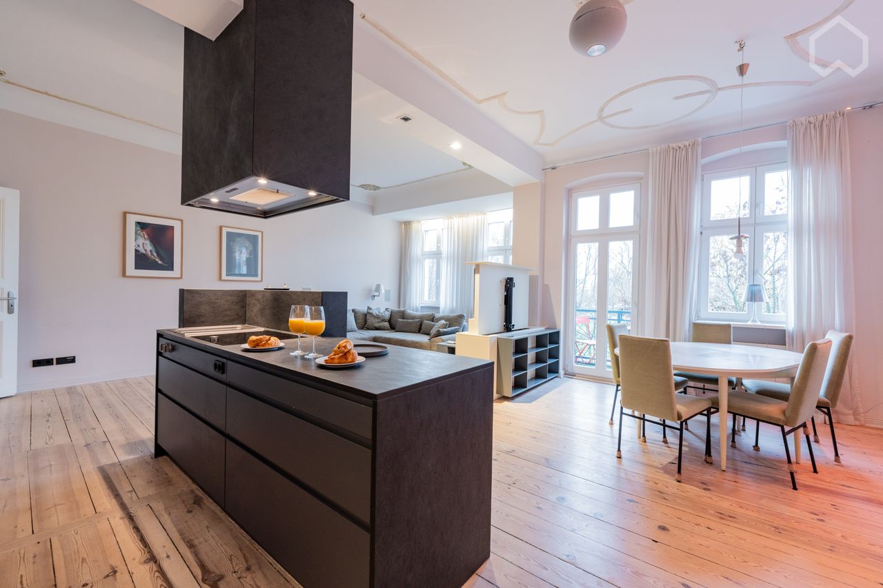 Spacious Luxury Apartment with office and balcony in Prenzlauer Berg Berlin