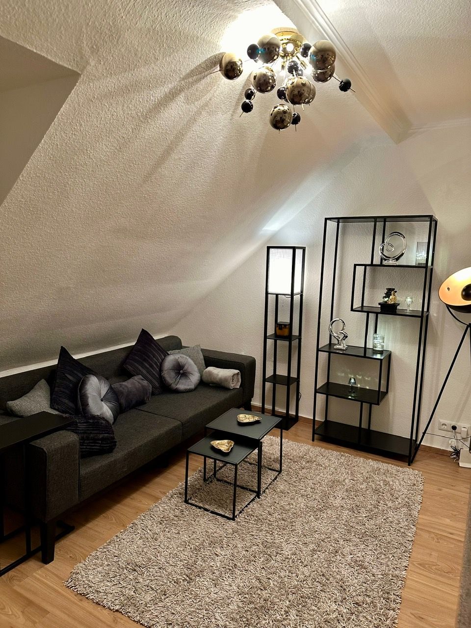 Stylish Modern 2-Bedroom Apartment in Cologne-Junkersdorf - Centrally Located
