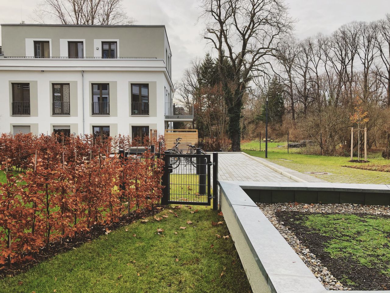 Green oasis in Berlin: a one-room apartment with a large private garden!