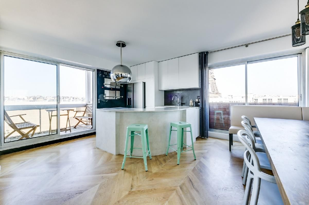 Gorgeous flat with stunning views on the Eiffel Tower