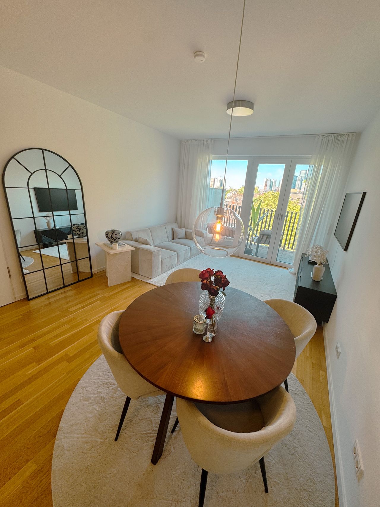 Stylish Apartment Near EZB/ECB with Excellent Amenities