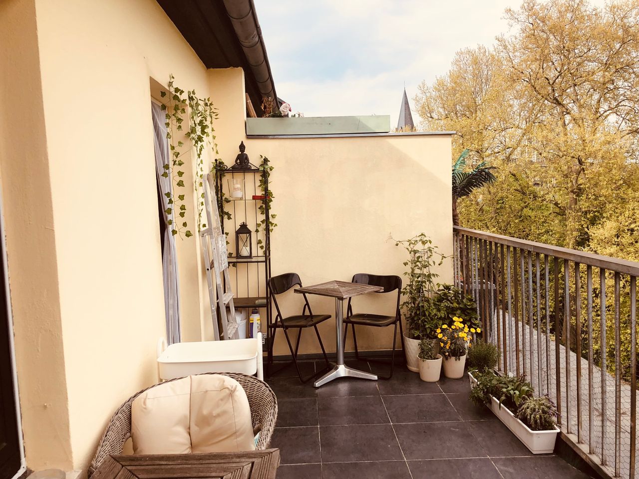 Beautiful, quiet apartment with terrace in central Unterbilk