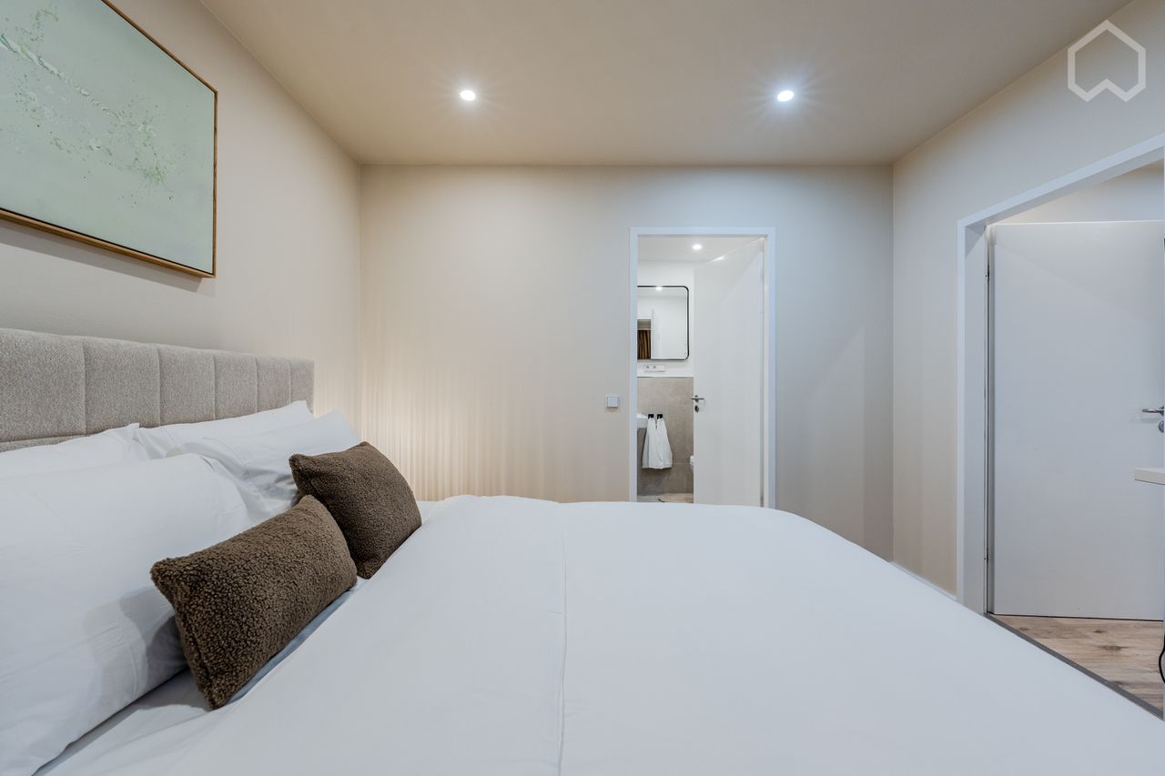 Spa152m2 Design Apart./10 Ppl/Near Alex/Kids/Parkingcious studio in quiet street (Berlin)