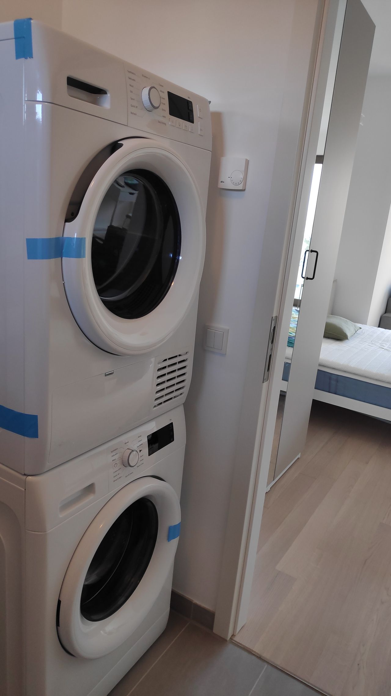 new 1-room apartment with bathroom and kitchen, new building, furnished, Wifi