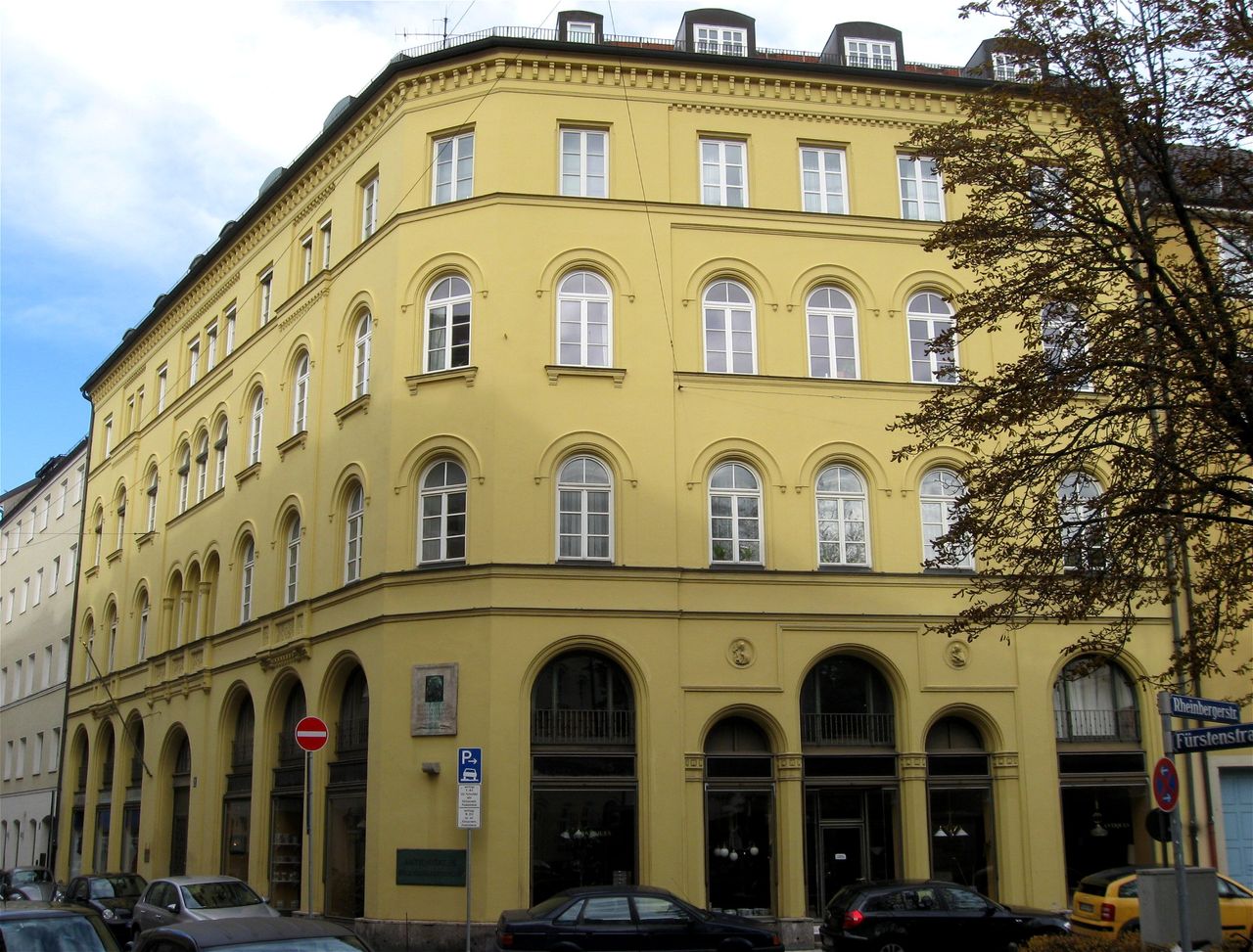 Stylish Apartment in Historical Landmark Building
