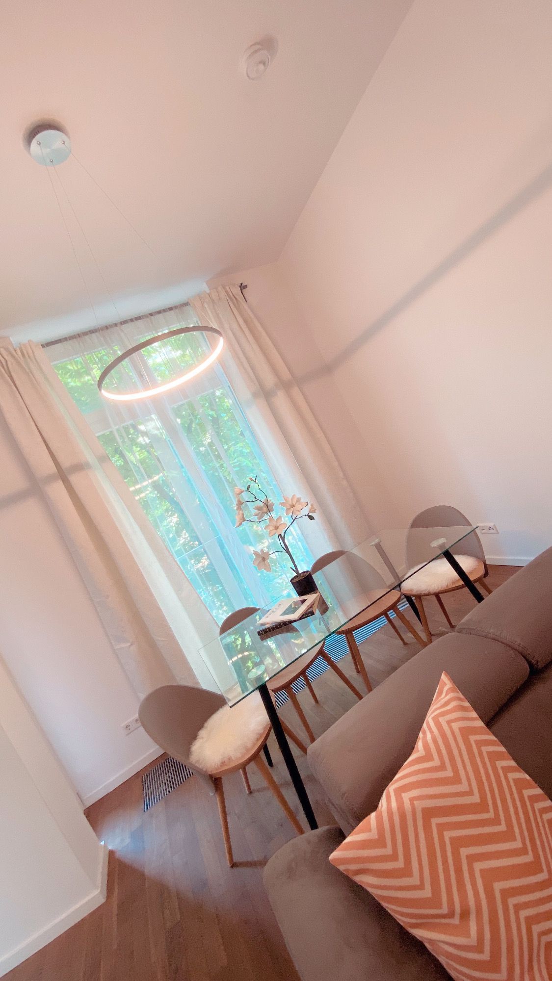 Exclusive apartment in the heart of Berlin including a garage parking space.