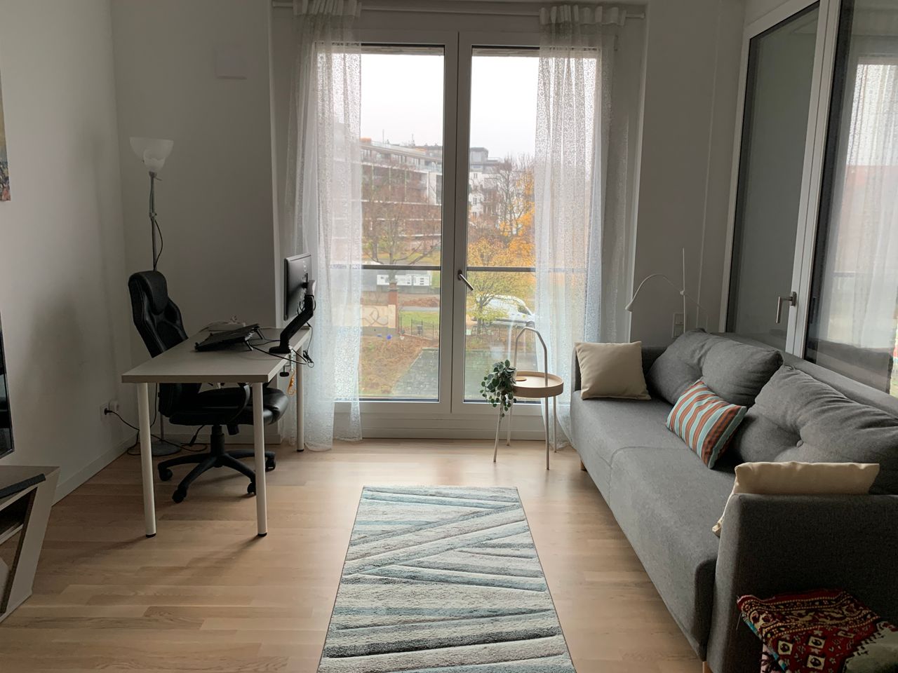 Quiet, cute, water facing flat near Hauptbahnhof