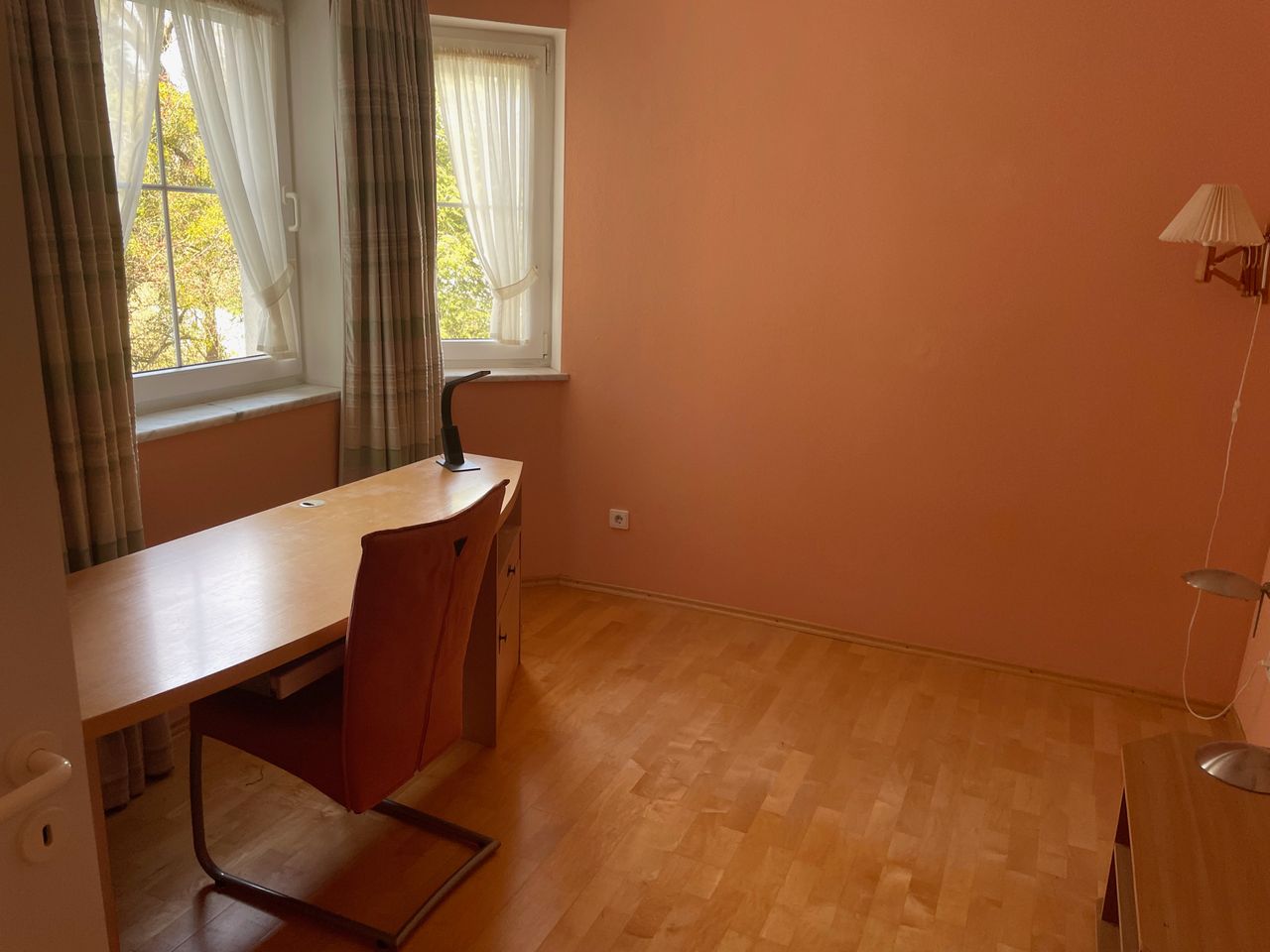 Partly furnished 3.5-room apartment with balcony (south) and EBK in Munich