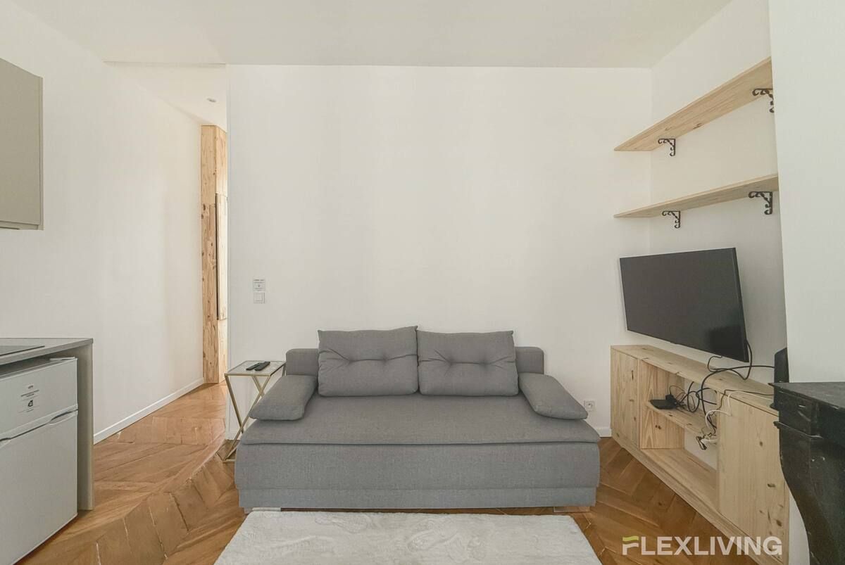 a charming 33m² one-bedroom apartment on the 3rd floor