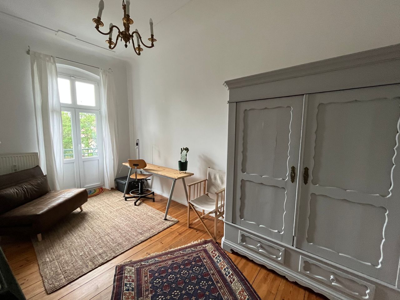 Bright charmingly furnished Jugendstil appartment with balcony